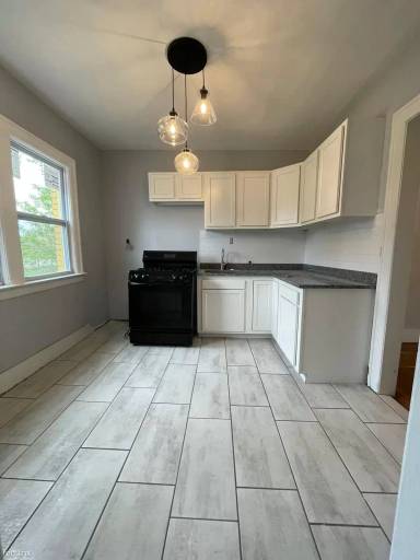 Main picture of 2137 Lakewood St