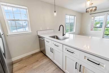 Main picture of 2316 E South Riverton Ave