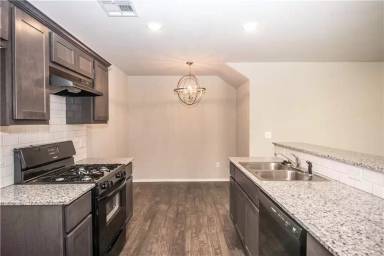 Main picture of 8816 SW 45th St