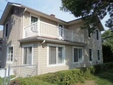 Main picture of 403 W Racine St