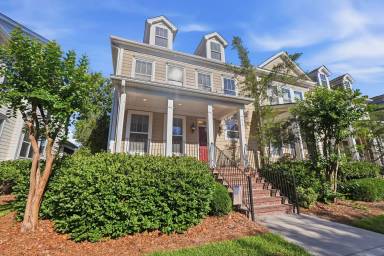 Main picture of 313 Lake View Dr