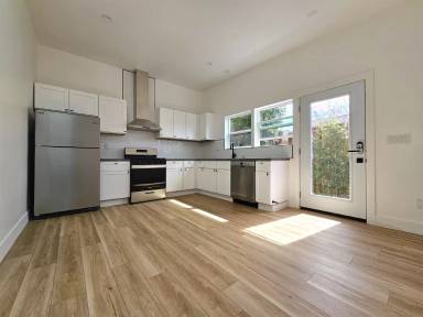 Main picture of 2711 W 60th St