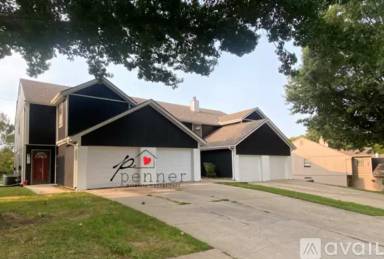 Main picture of 511 NE Newport Dr