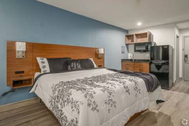 Main picture of 17011 East Fwy