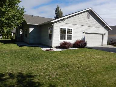 Main picture of 715 NE Fieldstone Ct