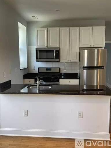 Main picture of 2445 Lakeview Ave