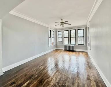 Main picture of 7133 N Ridge Blvd