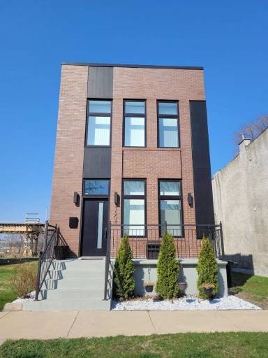 Main picture of 3804 S Wabash Ave