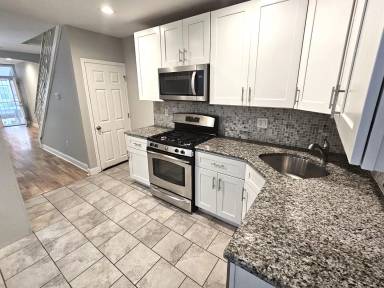 Main picture of 857 N Brooklyn St