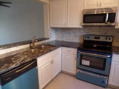 Main picture of Villas At Lakeview