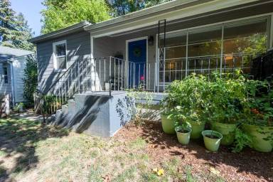 Main picture of 3025 SW 12th Ave