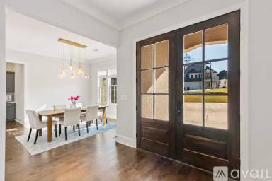 Main picture of 2400 Overbrook Cir