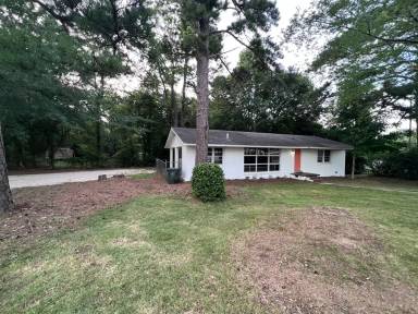 Main picture of 303 N Dean Rd