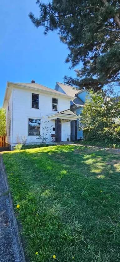 Main picture of 1116 High St
