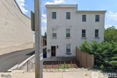 Main picture of 273 Delmar St