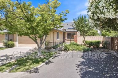 Main picture of 2033 Raphael Ct