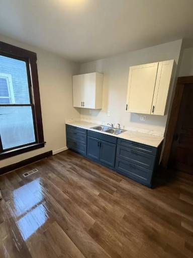 Main picture of 1204 W Main St