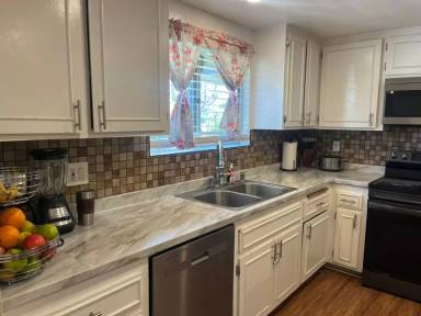 Main picture of 5516 Donner Ave