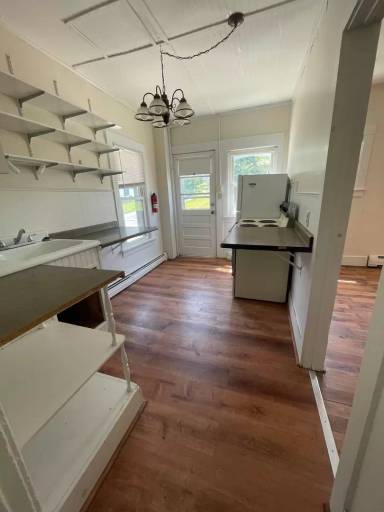 Main picture of 1004 Main St