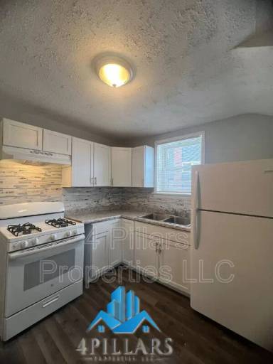 Main picture of 1311 E Columbus Dr