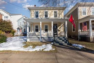 Main picture of 1609 Charles St