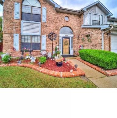 Main picture of 303 Hopewell St