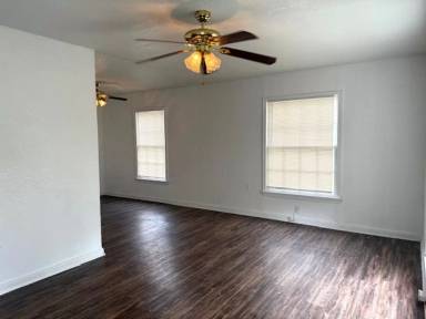 Main picture of 2621 Windsor Ave
