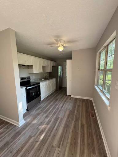 Main picture of 1982 Mount Lebanon Rd