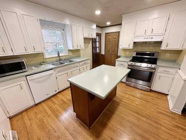 Main picture of 98 Edgewood Ct