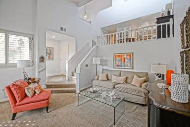 Main picture of 18 Grenada Ct