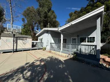 Main picture of 2627 Poli St