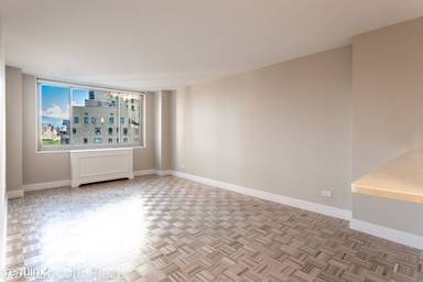 Main picture of 30 Lincoln Plaza