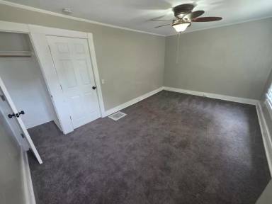 Main picture of 15 Carroll St