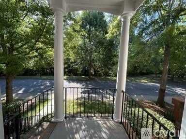 Main picture of 1070 Drayton Ct