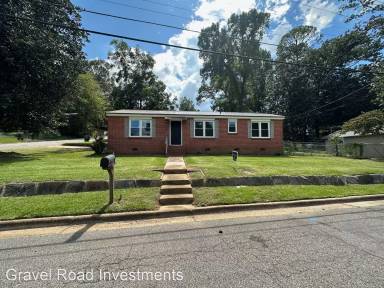 Main picture of 2429 1st St E