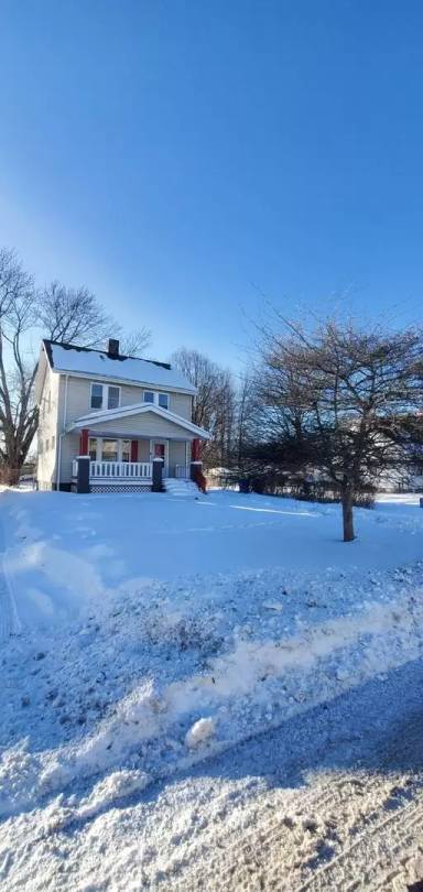 Main picture of 3814 E 151st St