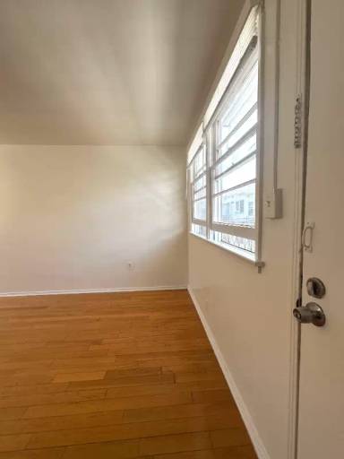 Main picture of 1737 N Sycamore Ave