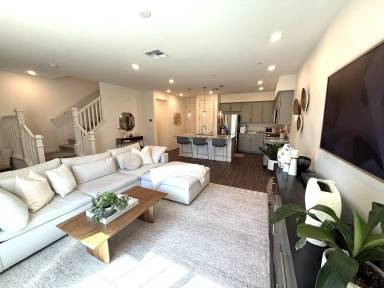 Main picture of 10 Lesina Way