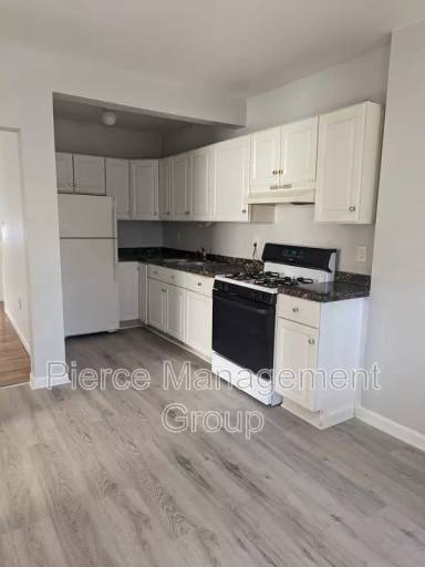Main picture of 529 Massabesic St