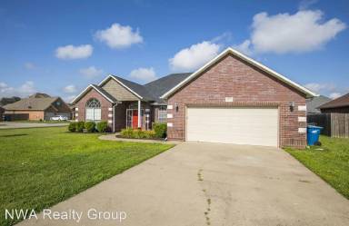 Main picture of 2001 SW Pinoak Ave