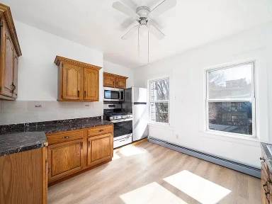Main picture of 275 7th St