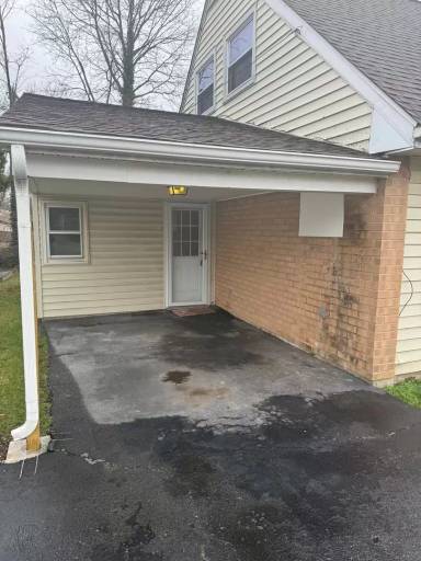 Main picture of 421 Enfield Rd