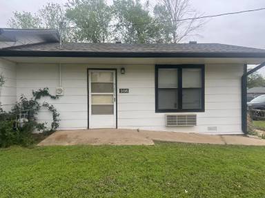 Main picture of 106 N 3rd St