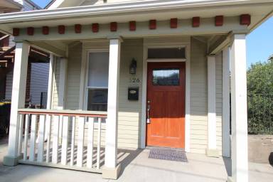Main picture of 526 Troost Ave