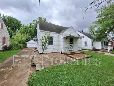 Main picture of 902 E Seneca Pl