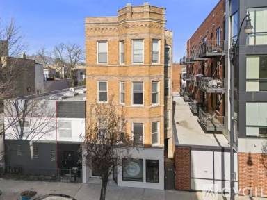 Main picture of 3046 W Armitage Ave
