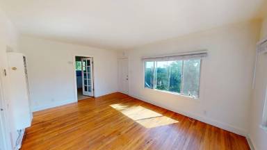 Main picture of 984 Larrabee St