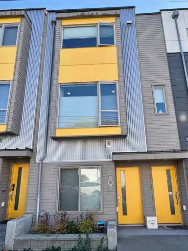 Main picture of 2407 S Holgate St