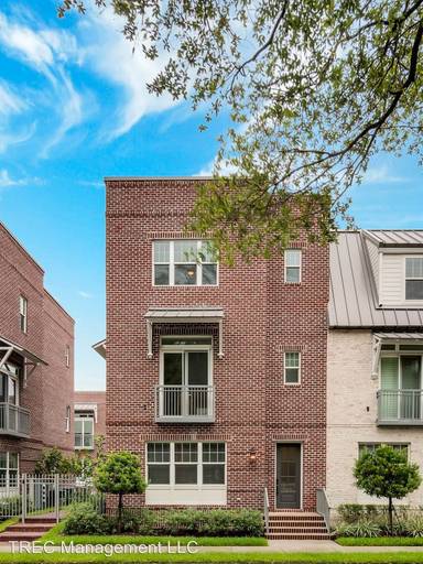 Main picture of 137 S Park Ave