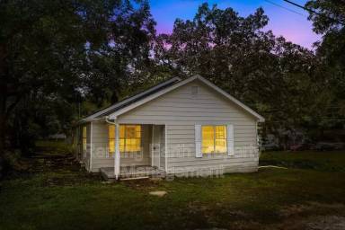 Main picture of 705 5th Ave